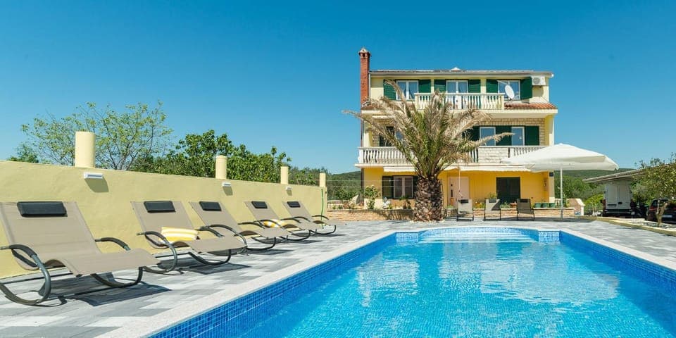 Property building, Pool view, Swimming pool, sunbed
