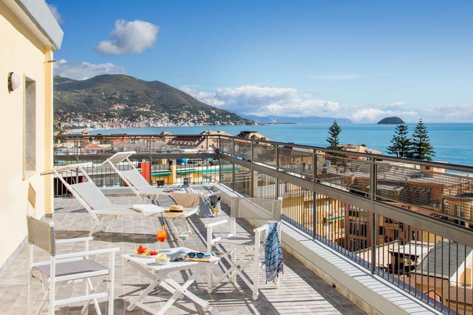 Day, Natural landscape, Solarium, View (from property/room), Balcony/Terrace, Food, Sea view, Drinks, sunbed