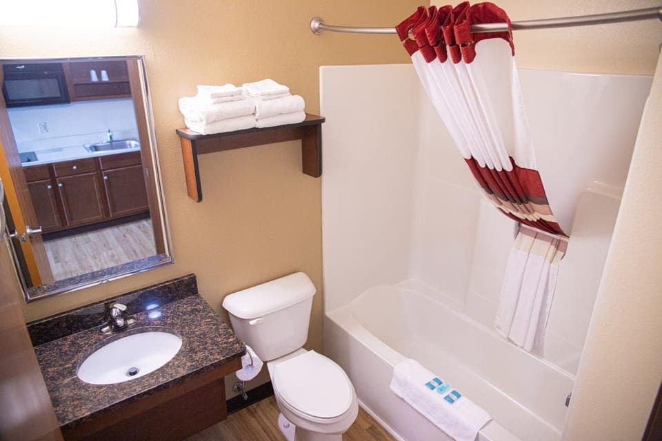 White House Suites Hotel in Plainfield