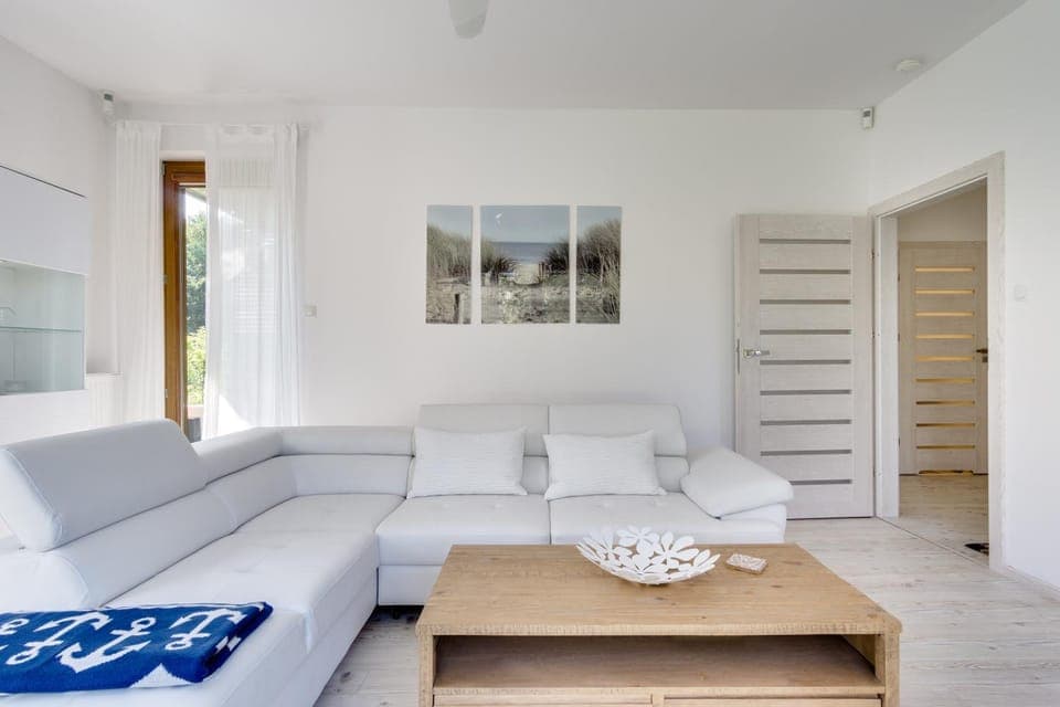 Property building, Summer, Living room, Photo of the whole room, Decorative detail, Seating area