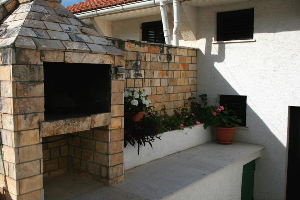 Location, children, Family