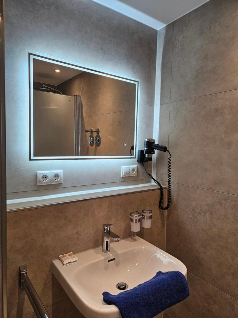 Bathroom, hair dryier, towels