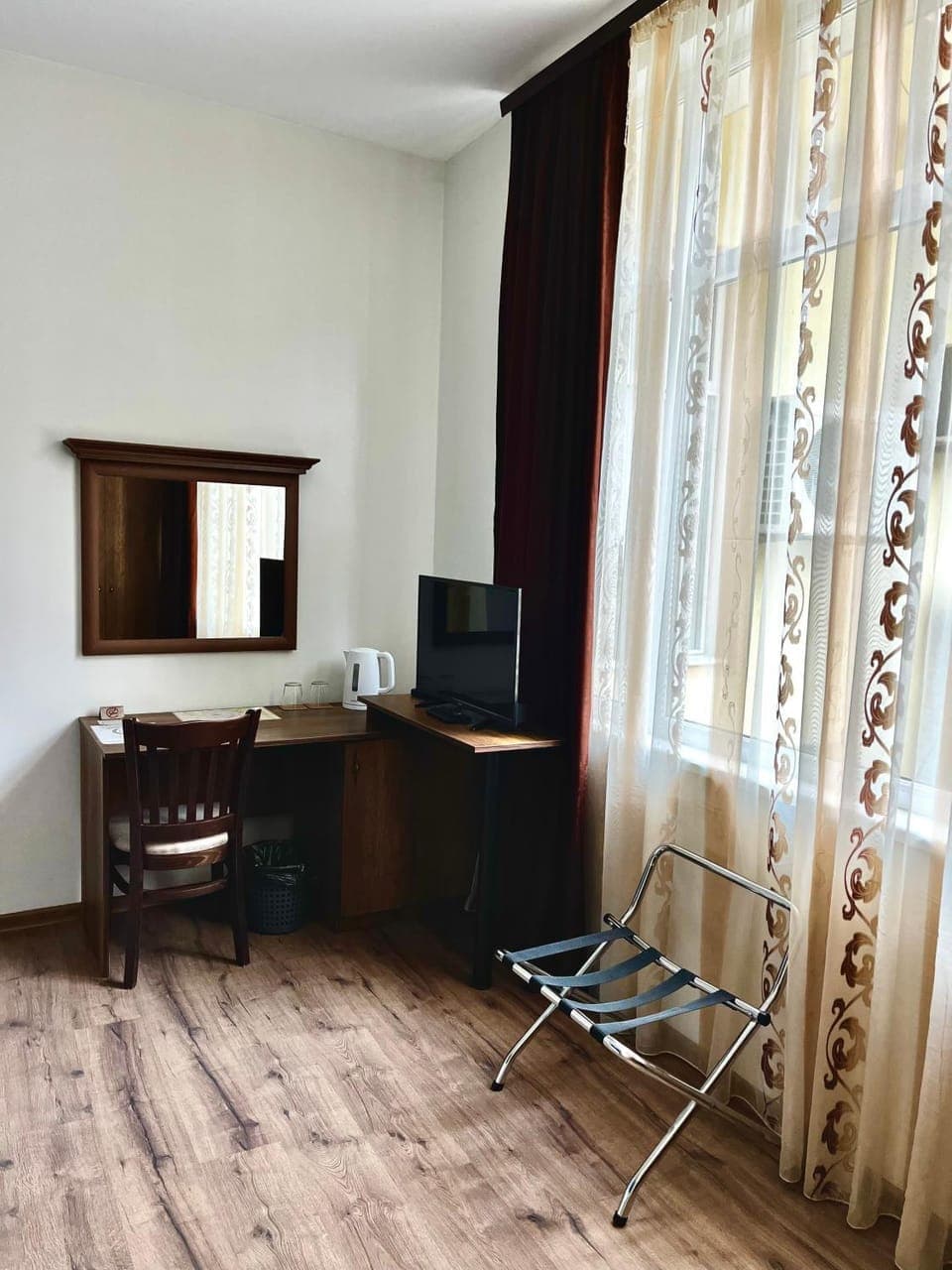 Patio, Bed, TV and multimedia, Photo of the whole room, Bedroom, Inner courtyard view