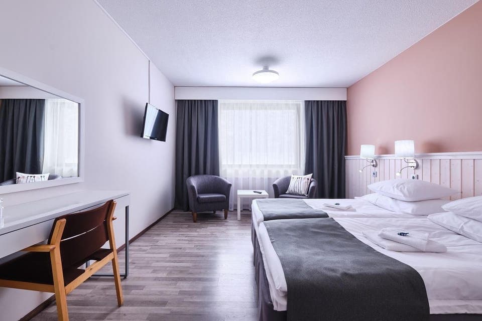 Bed, Day, Photo of the whole room, On site