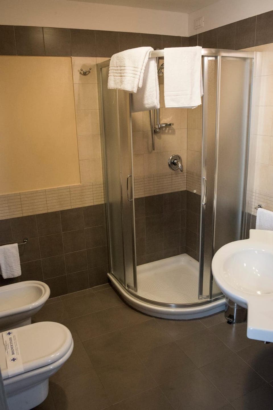 Bathroom, Photo of the whole room