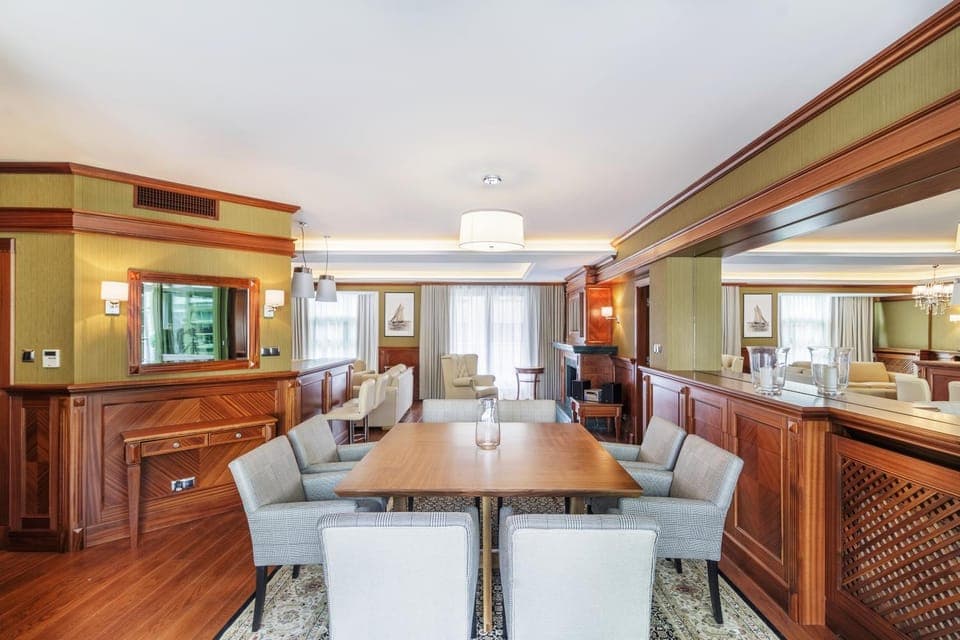 Living room, Seating area, Dining area