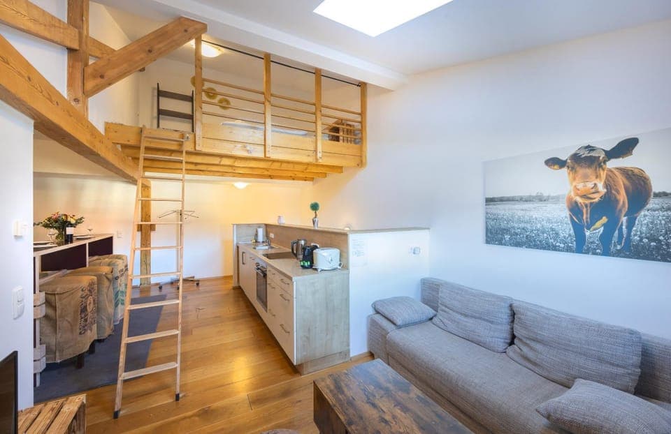 Photo of the whole room, Dining area, kitchen