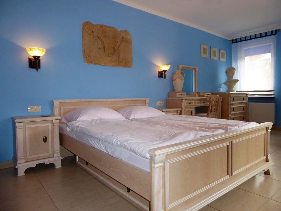 Bed, Photo of the whole room