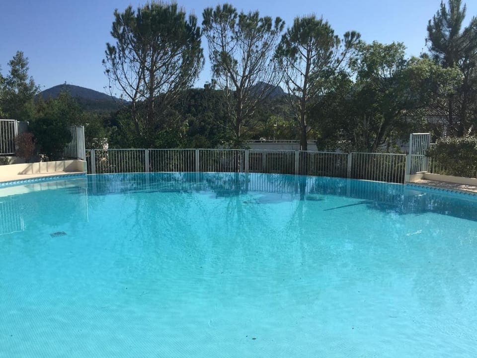 Swimming pool, Swimming pool