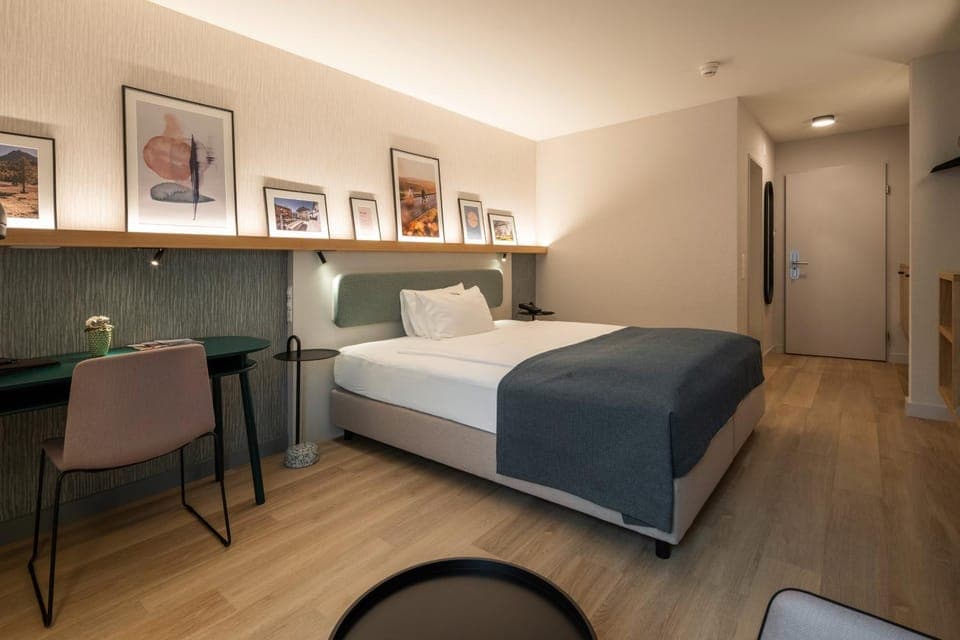 Bed, Photo of the whole room, Bedroom