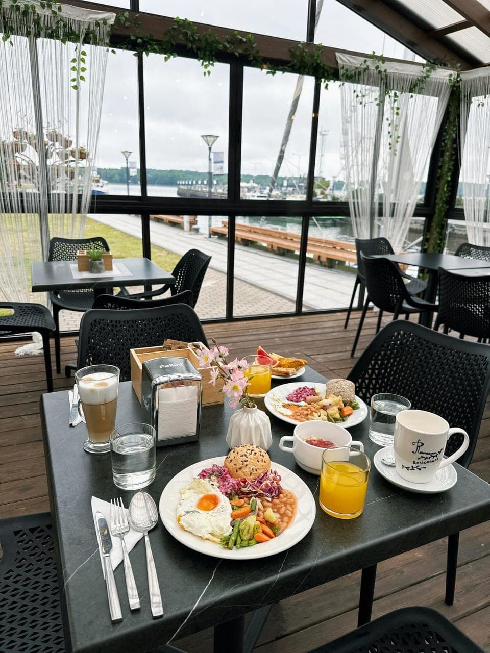 Breakfast, Buffet breakfast