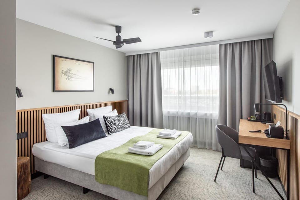 Bed, TV and multimedia, Photo of the whole room, Bedroom, wardrobe