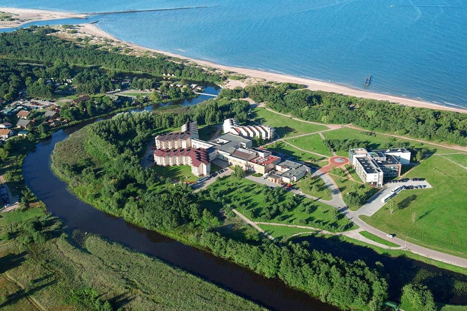 Property building, Nearby landmark, Natural landscape, Bird's eye view, City view, Sea view