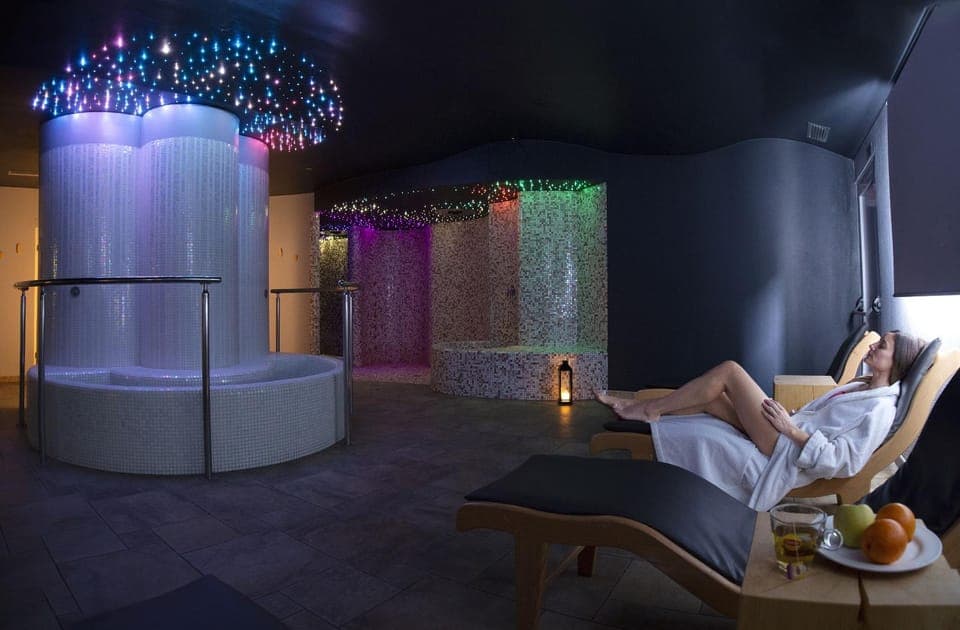 People, Spa and wellness centre/facilities