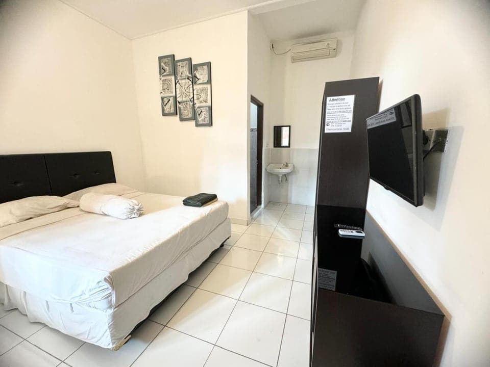 Bed, TV and multimedia, Photo of the whole room, Bedroom, air conditioner