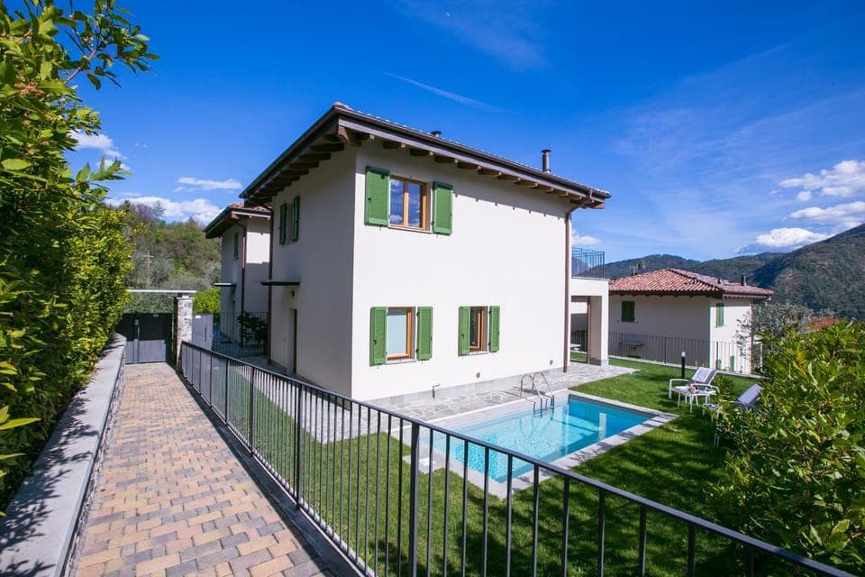 Property building, Garden, Swimming pool