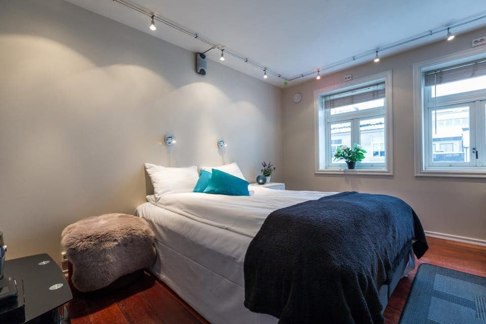 Bed, Living room