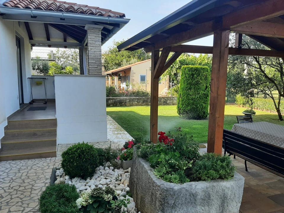 Facade/entrance, Garden