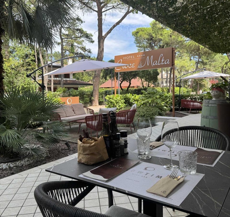 Dining area, Garden view