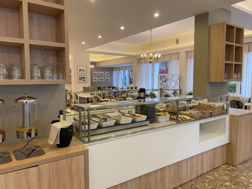 Breakfast, Buffet breakfast