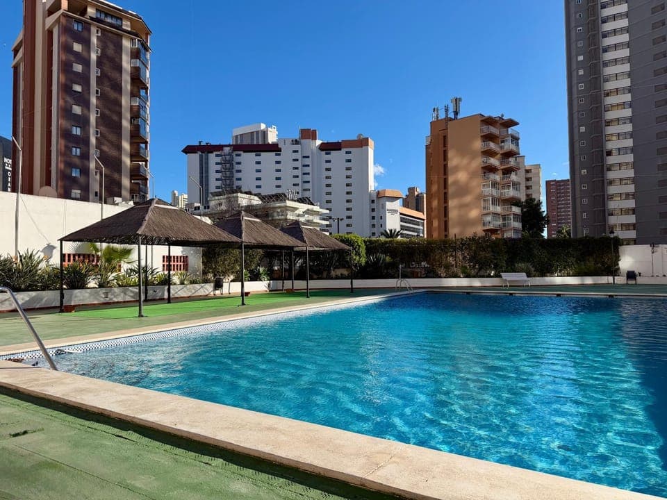 Day, Swimming pool