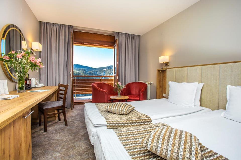 Bed, Balcony/Terrace, Photo of the whole room, Seating area, Bedroom