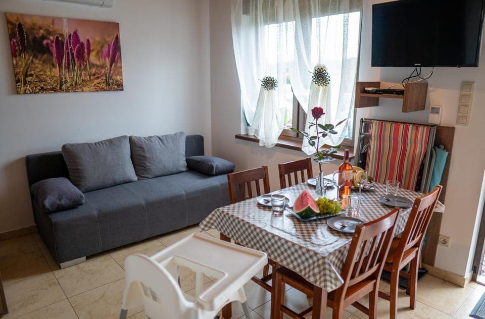 Living room, Seating area, Dining area