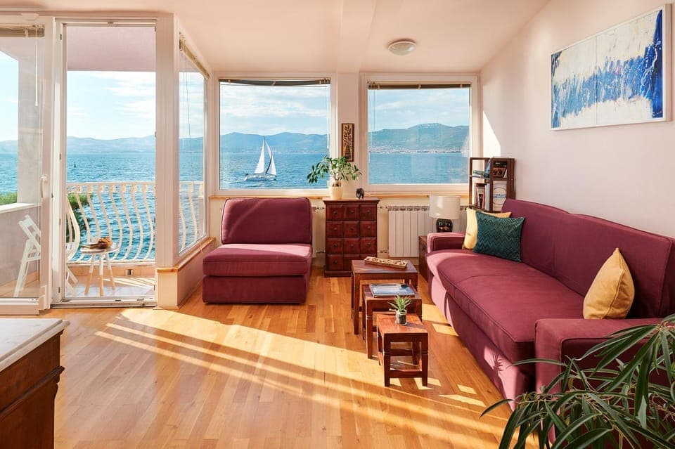 Natural landscape, View (from property/room), Balcony/Terrace, Living room, Seating area, Sea view