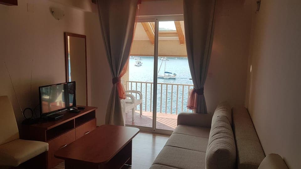 TV and multimedia, Living room, Sea view