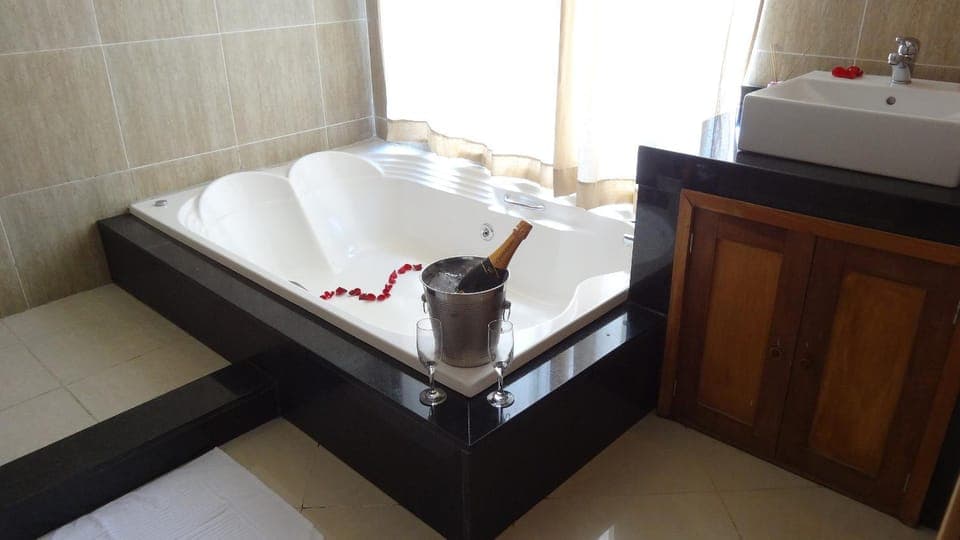 Hot Tub, Bedroom, Bath