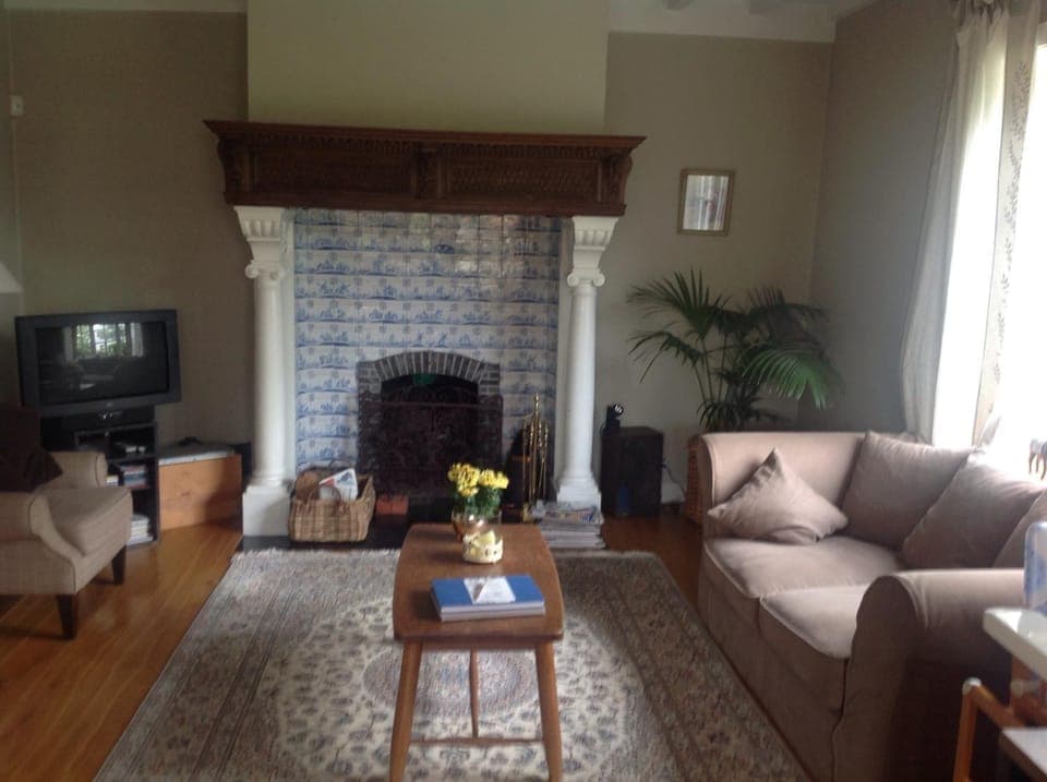 Communal lounge/ TV room