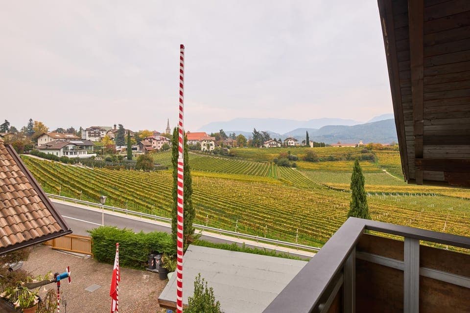 Day, Neighbourhood, Natural landscape, Mountain view