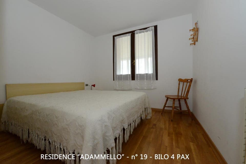 Day, Photo of the whole room