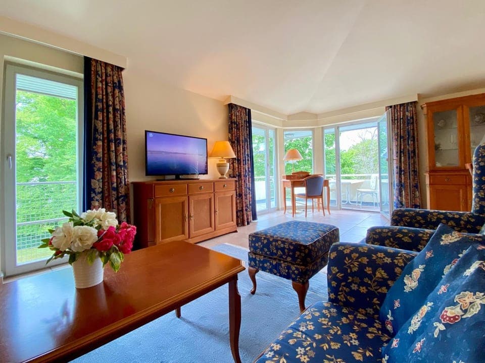 TV and multimedia, View (from property/room), Living room, Seating area