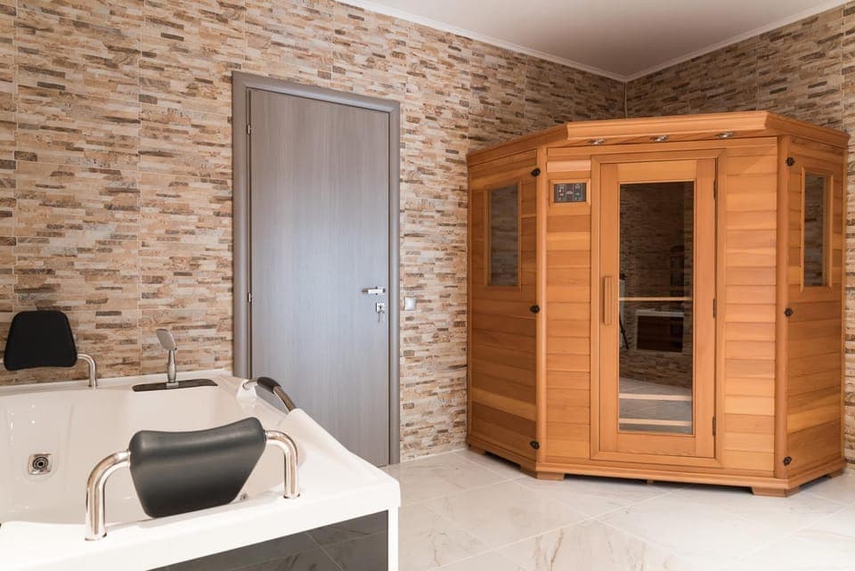 Hot Tub, Sauna, Bedroom