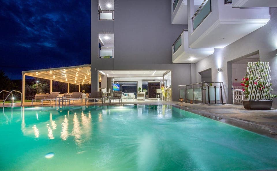 Hot Tub, Lobby or reception, Lounge or bar, Swimming pool