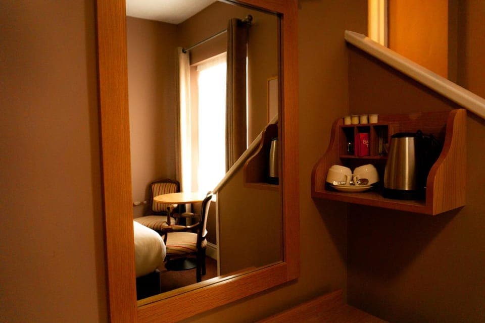 Coffee/tea facilities, Decorative detail, Bedroom