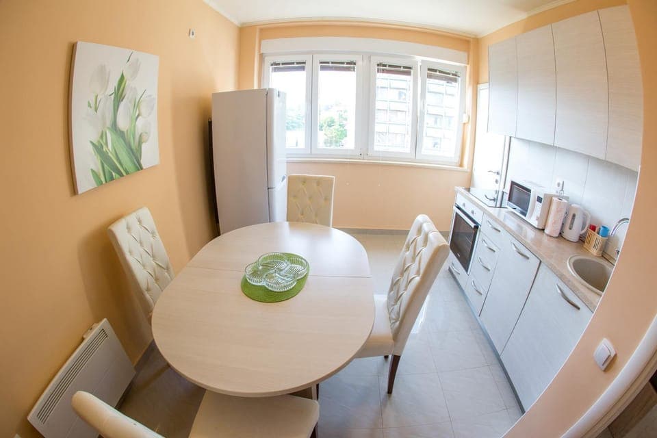 Kitchen or kitchenette, Seating area, Dining area