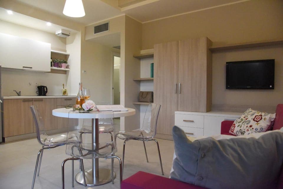 Living room, Dining area