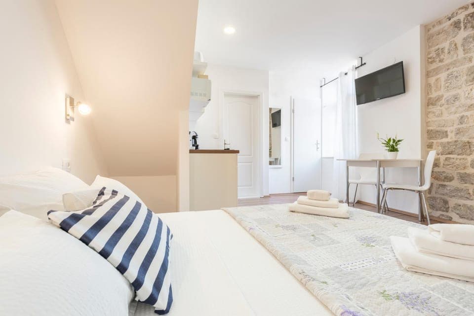 Bed, Living room, Dining area