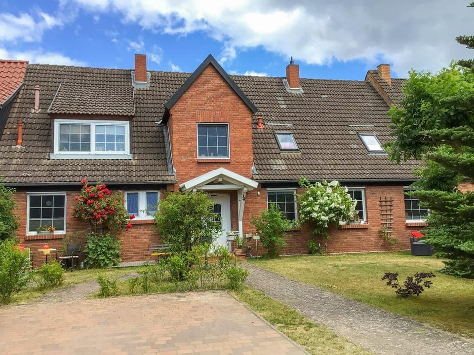 Property building, Facade/entrance, Balcony/Terrace, Balcony/Terrace