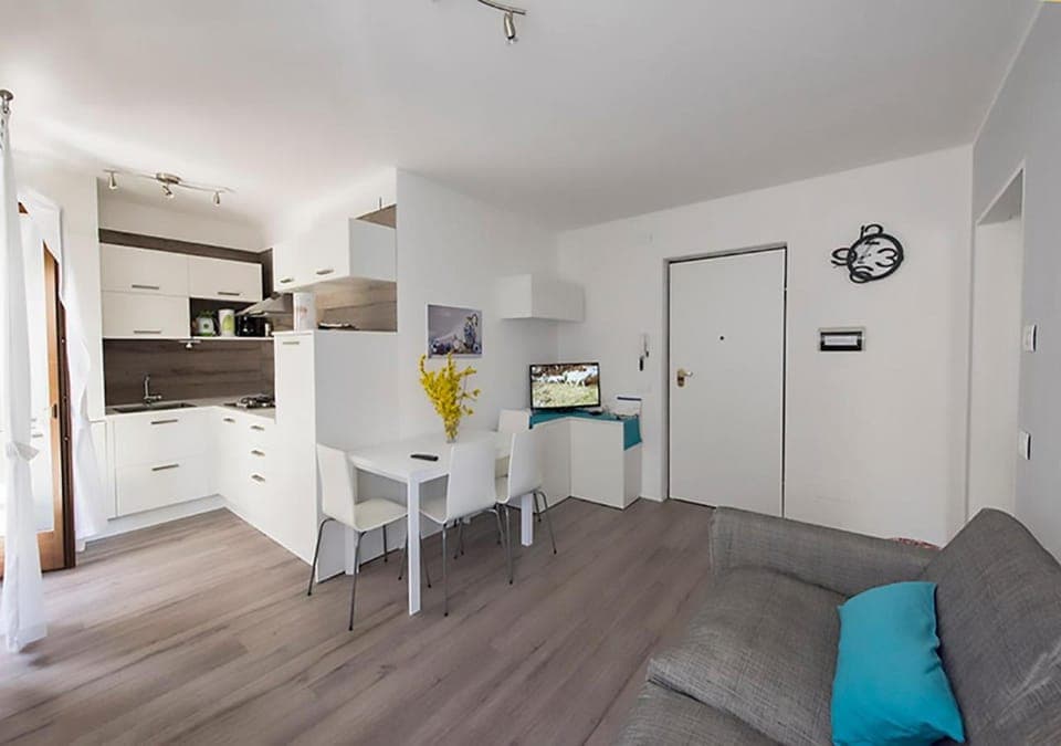 Kitchen or kitchenette, Living room