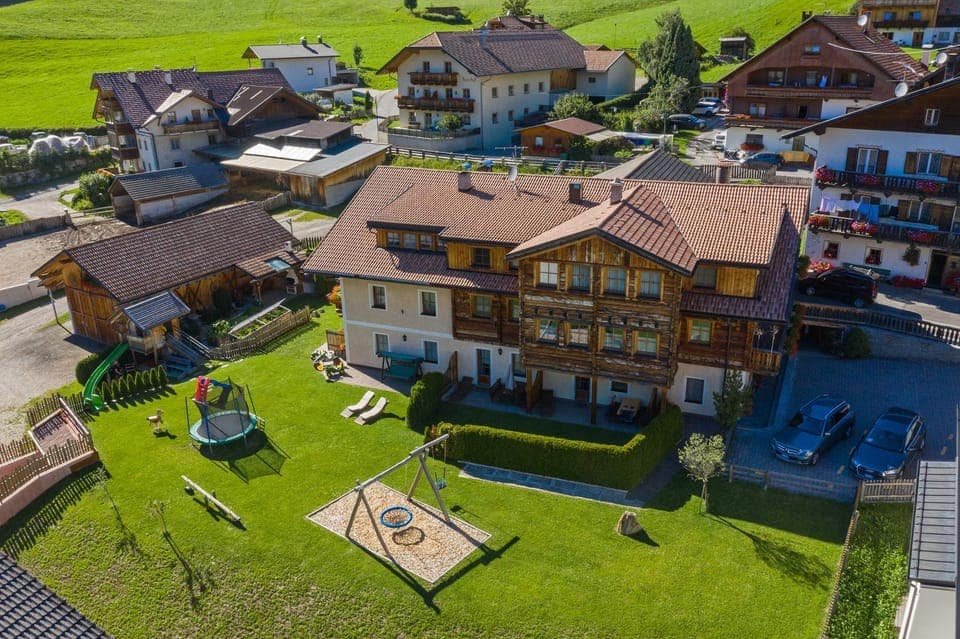 Property building, Natural landscape, Bird's eye view, Garden, Garden view