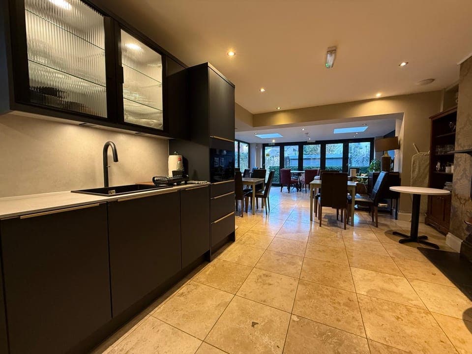 Kitchen or kitchenette, Kitchen or kitchenette, Living room