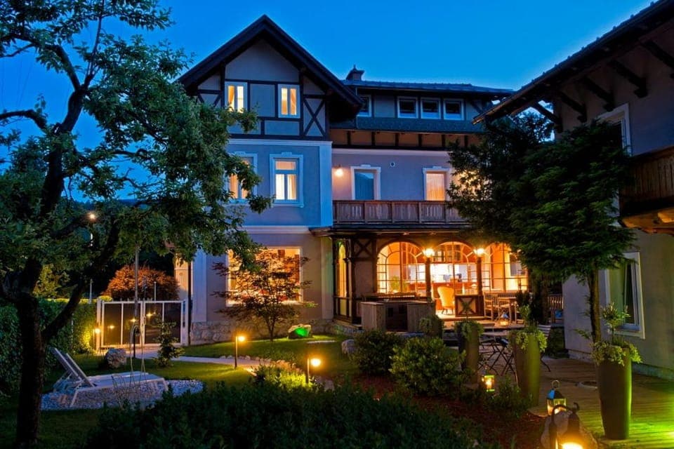 Property building, Night, Neighbourhood, Natural landscape, Garden, Other, Area and facilities