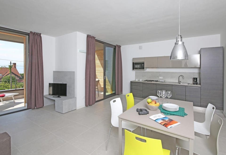 TV and multimedia, Kitchen or kitchenette, Dining area