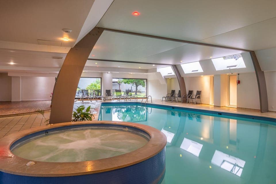 Hot Tub, Swimming pool