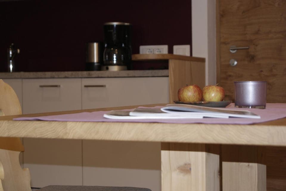 Photo of the whole room, Decorative detail