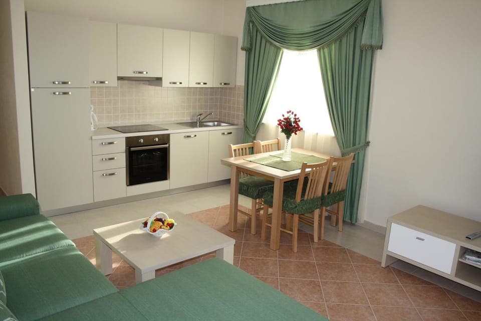 Kitchen or kitchenette, Living room, Dining area