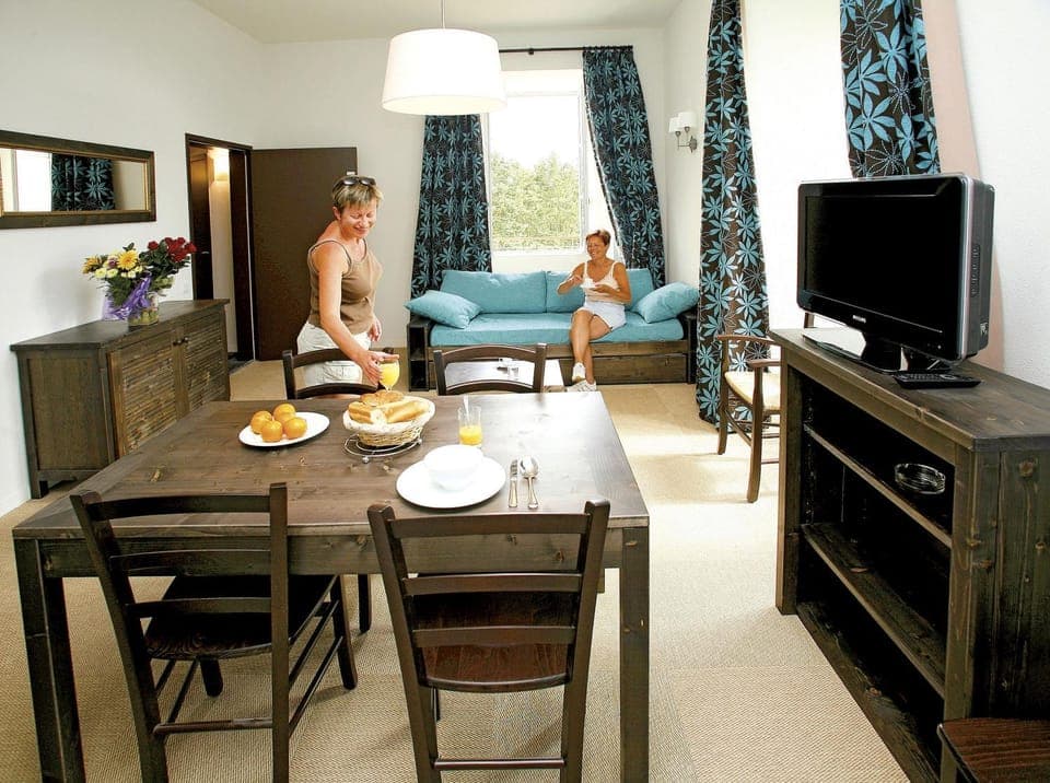 Living room, Seating area, Dining area